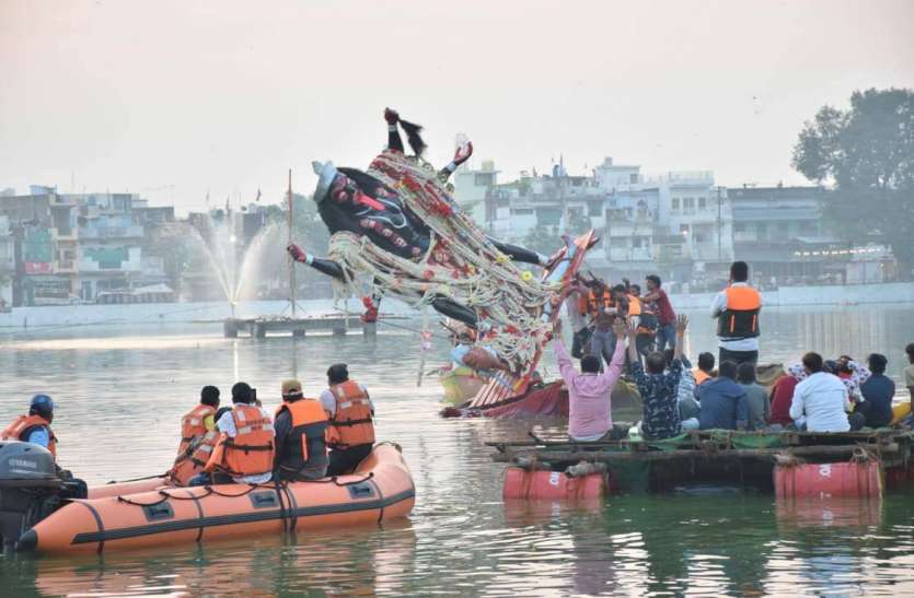 maha_kali.jpg गढ़ा फाटक वाली महाकाली के विसर्जन जुलूस में झूमाझटकी, प्रकरण दर्ज- देखें वीडियो