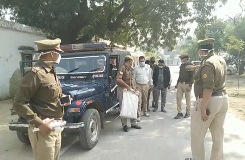muzaffarnagar.jpg बुलेट प्रूफ जैकेट और अवैध हथियारों के साथ तीन तस्कर चढ़े पुलिस के हत्थे, देखें वीडियो-
