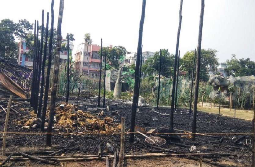 पंडाल जलकर खाक, साजिश की आशंका पंडाल जलकर खाक, साजिश की आशंका