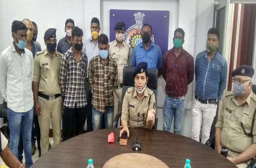 भिलाई: झूठी निकली 1.90 लाख लूट की शिकायत, कर्ज से बचने सब्जी व्यापारी ने ही रची थी साजिश, ड्राइवर को बनाया गवाह भिलाई: झूठी निकली 1.90 लाख लूट की शिकायत, कर्ज से बचने सब्जी व्यापारी ने ही रची थी साजिश, ड्राइवर को बनाया गवाह