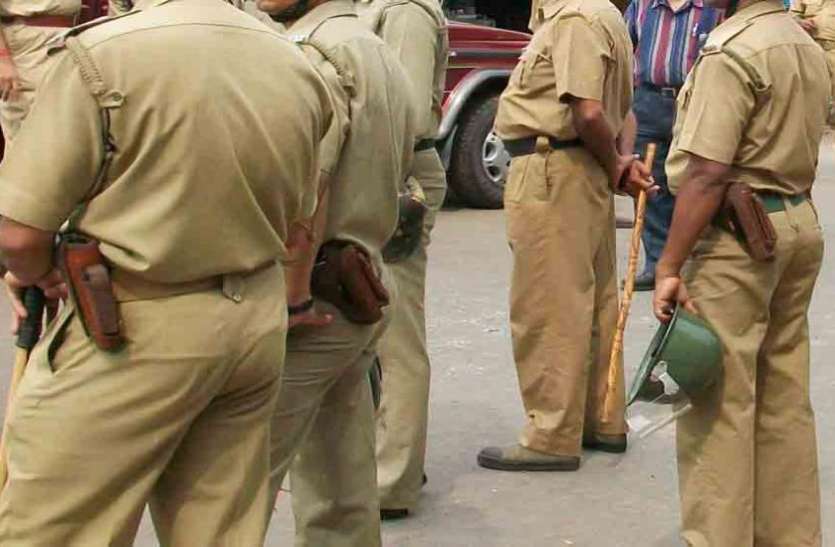 पुलिस को थी लूट का आशंका, बिछाया जाल, फिर भी हो गई 60 हजार की लूट पुलिस को थी लूट का आशंका, बिछाया जाल, फिर भी हो गई 60 हजार की लूट