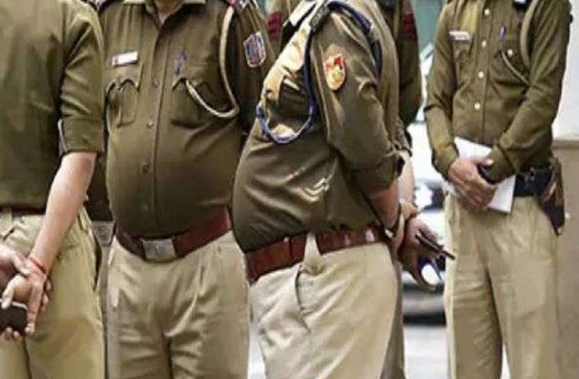 50 पार पुलिसकर्मियों की छंटनी शुरू, कुशीनगर में दारोगा-सिपाही सहित 22 जबरन रिटायर किए गए 50 पार पुलिसकर्मियों की छंटनी शुरू, कुशीनगर में दारोगा-सिपाही सहित 22 जबरन रिटायर किए गए