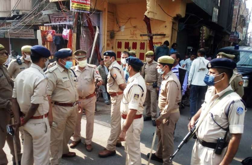 Police Force चूड़ी टूटने को लेकर हुए विवाद में युवक की हत्या के बाद व्यापारियों ने बंद कराया बाजार, पुलिस फोर्स तैनात