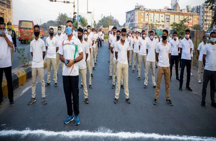 रन फॉर यूनिटी में पुलिस के जवान समेत दौड़े 150 लोग रन फॉर यूनिटी में पुलिस के जवान समेत दौड़े 150 लोग