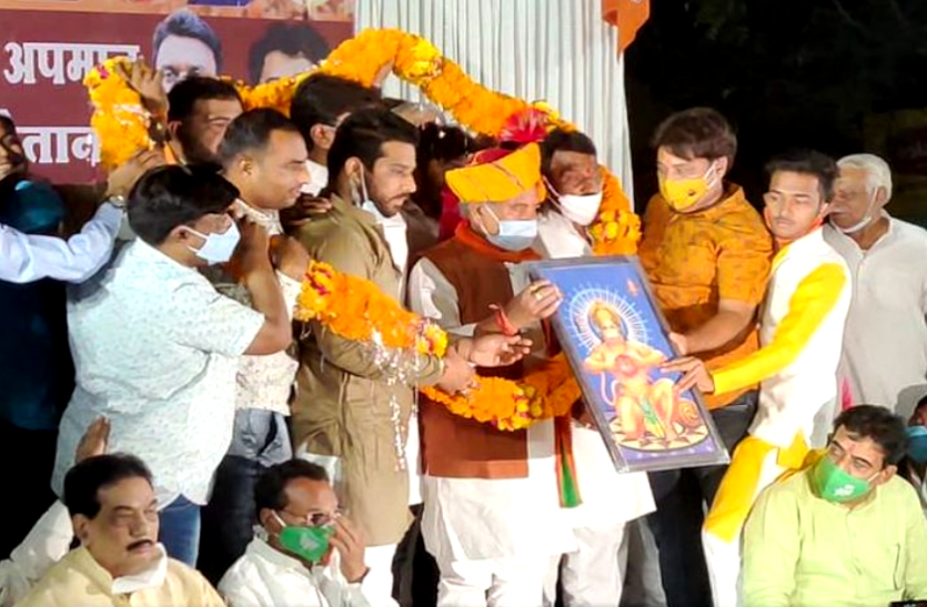 News उपचुनाव में पाकिस्तान की एंट्री : केंद्रीय मंत्री बोले- 'पाकिस्तान ने हरकत की तो मोदी औकात याद दिला देंगे'