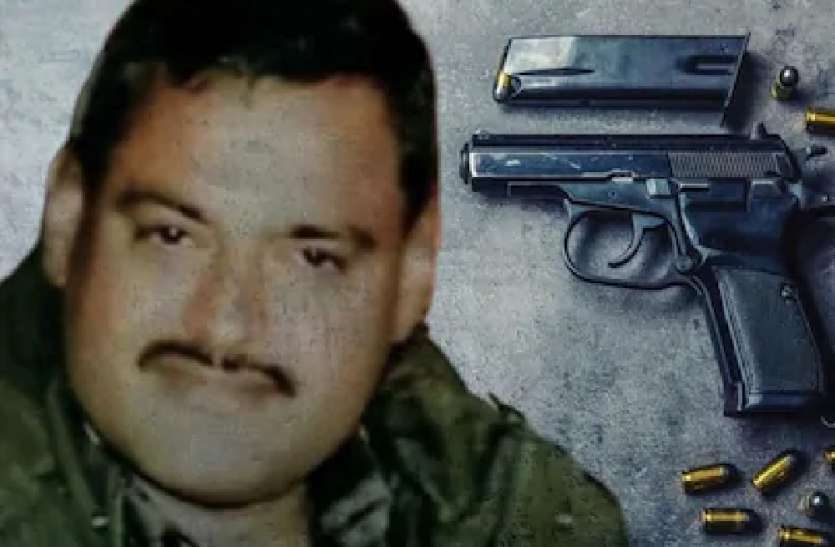 विकास दुबे के करीबियों पर कसता जा रहा शिकंजा, सभी के लाइसेंस निरस्त कर जब्त किये गए असलहे विकास दुबे के करीबियों पर कसता जा रहा शिकंजा, लाइसेंस निरस्त कर सभी के जब्त किये गए असलहे