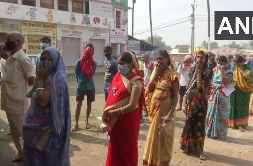 Bihar Election: Voter turnout of 33.10% recorded till 1 pm Bihar Election: 71 सीटों के लिए वोटिंग जारी, एक बजे तक 33.10 फीसदी मतदान