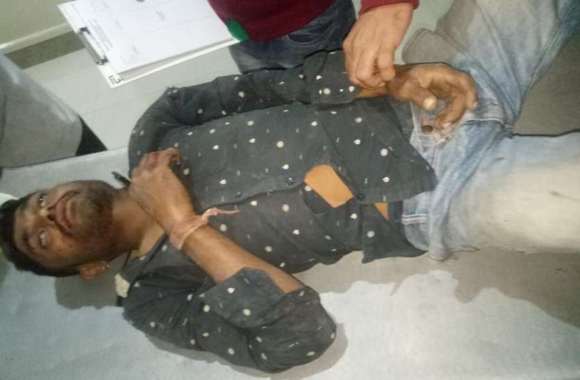 seriously injured ट्रैक्टर ने बाइक सवार को मारी टक्कर, एक की मौत, दो गंभीर घायल