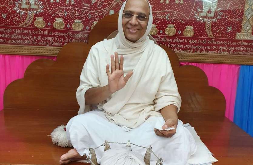धन का परिग्रह रखने वाले सद्गुरु नहीं कहलाते-देवेंद्रसागर धन का परिग्रह रखने वाले सद्गुरु नहीं कहलाते-देवेंद्रसागर