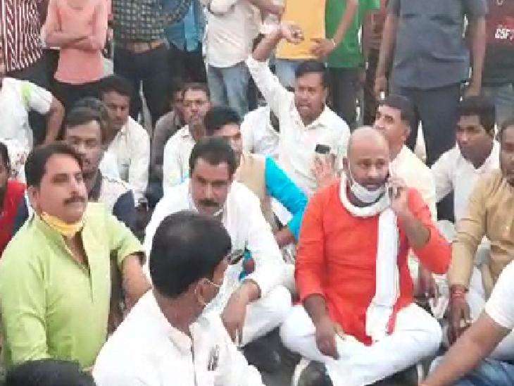 dharna.jpg