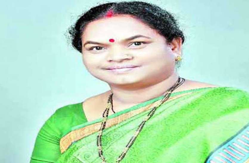 fulodevi_netam.jpg इस बार दाल नहीं गली, नकली आदिवासी बेनकाब हुआ - फूलोदेवी नेताम