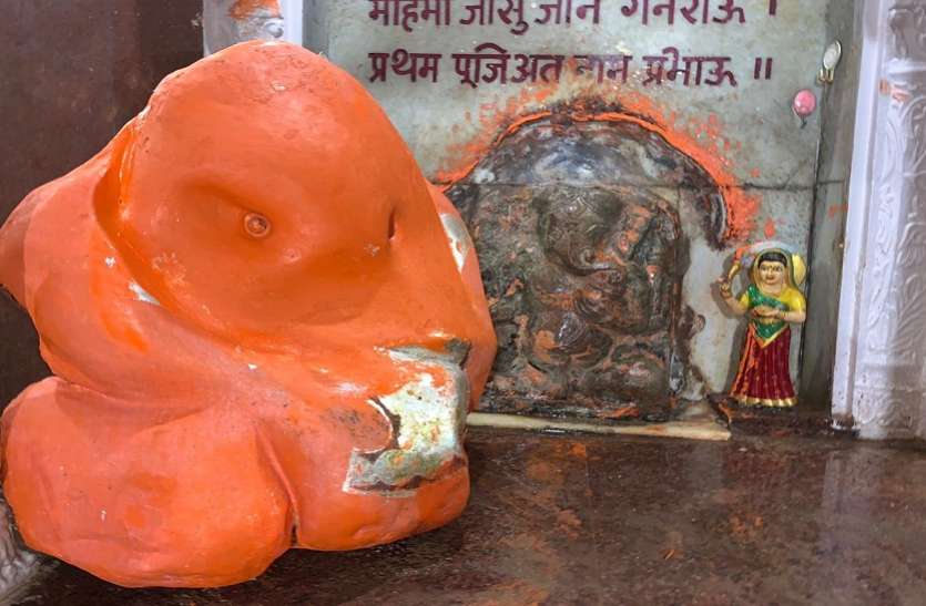 ganapati left chola चंबल के तट पर गणपति ने दिखाया अपना वास्तविक रूप तो चमत्कार देख श्रद्धालुओं की फटी रह गई आंखे