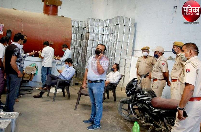 नकली मावा तस्करी : बीकानेर का हजारों किलो नकली मावा मारवाड़ में खपाने की तैयारी नकली मावा तस्करी : बीकानेर का हजारों किलो नकली मावा मारवाड़ में खपाने की तैयारी