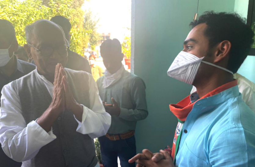 दिग्विजय सिंह से मिले शिवराज के बेटे कार्तिकेय, सियासी गलियारों में चर्चा तेज दिग्विजय सिंह से मिले शिवराज के बेटे कार्तिकेय, सियासी गलियारों में चर्चा तेज