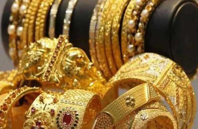 सोने-चांदी की कीमतें 50 हजार पार, फिर भी ग्राहकी नहीं हुई कम सोने-चांदी की कीमतें 50 हजार पार, फिर भी ग्राहकी नहीं हुई कम