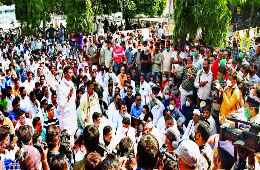 इंदौर में विधायक पटवारी, शुक्ला, पटेल और गुड्डू सहित 221 पर केस दर्ज इंदौर में विधायक पटवारी, शुक्ला, पटेल और गुड्डू सहित 221 पर केस दर्ज