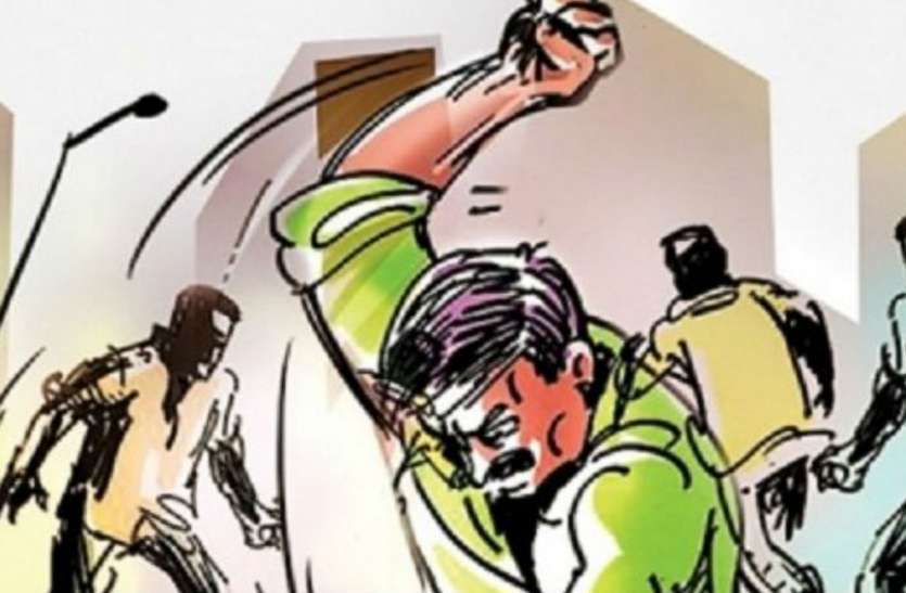khooni_sangharsh.jpg दो पक्षों के बीच खूनी संघर्ष की वजह बना इस्तमाल किया हुआ पानी का बोतल, एक की हालत नाजुक