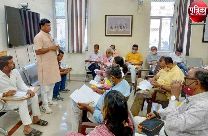 रणनीति में कांग्रेस कमजोर, भाजपा पड़ रही भारी रणनीति में कांग्रेस कमजोर, भाजपा पड़ रही भारी
