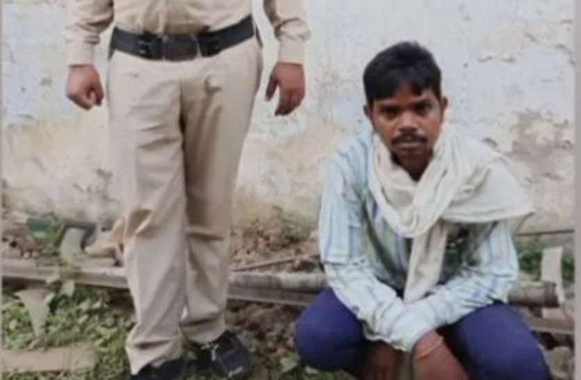 पत्नी ने हाथ पर लिखा ‘मैं बहुत परेशान थी’ और कर ली आत्महत्या, पति इस वजह से दूसरी शादी की दे रहा था धमकी पत्नी ने हाथ पर लिखा ‘मैं बहुत परेशान थी’ और कर ली आत्महत्या, पति इस वजह से दूसरी शादी की दे रहा था धमकी