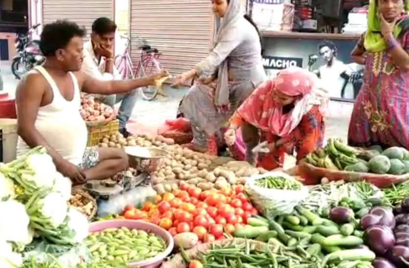 Vegetables आलू के साथ अन्य सब्जियां भी हो गई महंगी, दाल के भी बढ़े भाव, जानें क्या हैं रेट