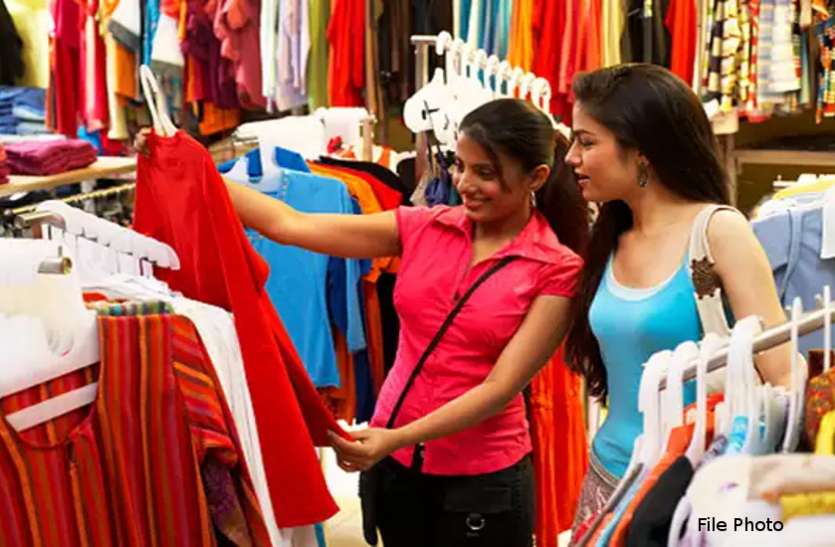 clothes.jpg नवरात्रि में बाजार का रुख देख कपड़ा कारोबारियों में उत्साह, दीपावली में मंदी से उबरने का भरोसा