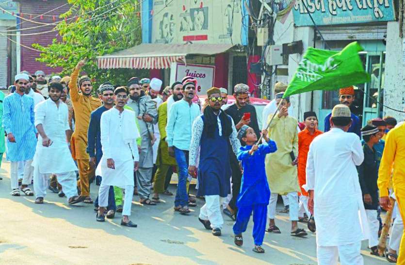 सीरत मैदान समेत मोहल्लों में परचम कुशाई, लहराया झंडा, रक्तदान किया सीरत मैदान समेत मोहल्लों में परचम कुशाई, लहराया झंडा, रक्तदान किया