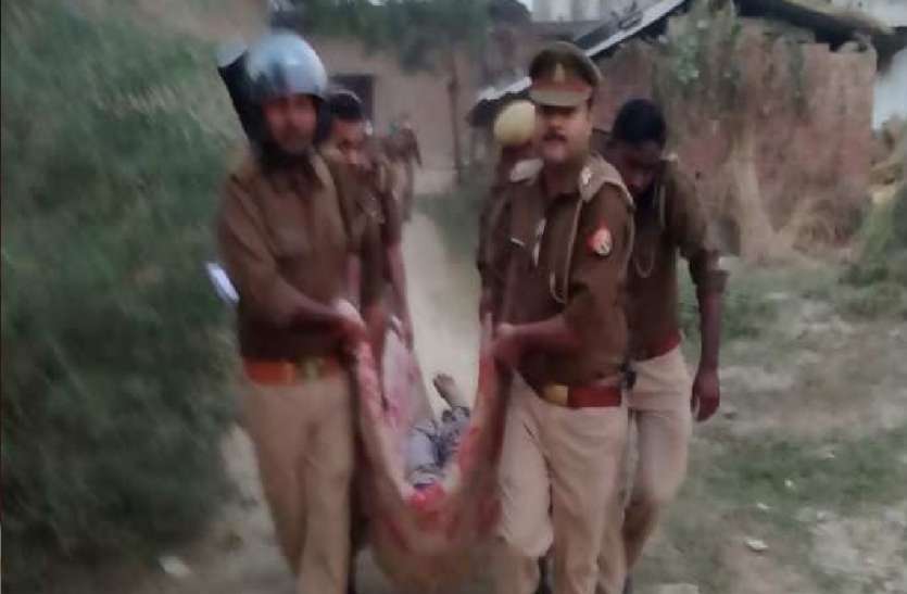 दबंगों ने पिता-पुत्र की गोली मारकर की हत्या, गांव में तनाव के चलते 12 थानों की पुलिस फोर्स तैनात दबंगों ने पिता-पुत्र की गोली मारकर की हत्या, गांव में तनाव के चलते 12 थानों की पुलिस फोर्स तैनात