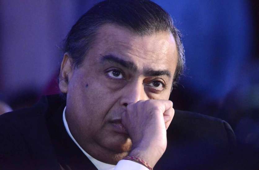 2.50 crores rupees leak out every second from Mukesh Ambani's assets मुकेश अंबनी की संपत्ति से हर सेकंड रिसता 2.50 करोड़ रुपया, अमीरों की सूची में टॉप 5 से बाहर