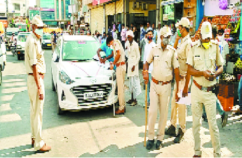 traffic system - 21 वाहन चालकों के काटे चालान traffic system - 21 वाहन चालकों के काटे चालान