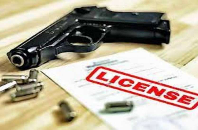 arms_license_03_6277477-m_6312590_835x547-m.jpg बड़े नेताओं के साथ इन लोगों के भी हथियारों के लाइसेंस हुए निरस्त, देखें सूची