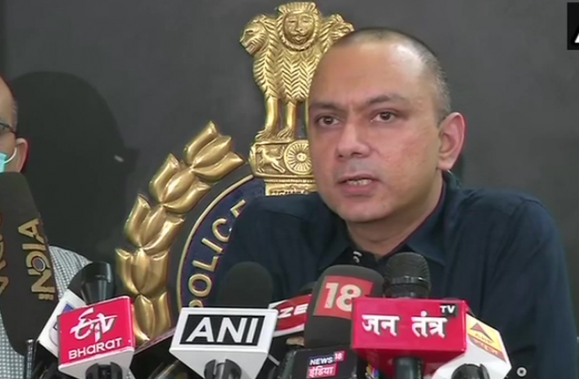 delhi police Delhi Police ने किया बड़े साइबर फ्रॉड गिरोह का पर्दाफाश, 5 गिरफ्तार
