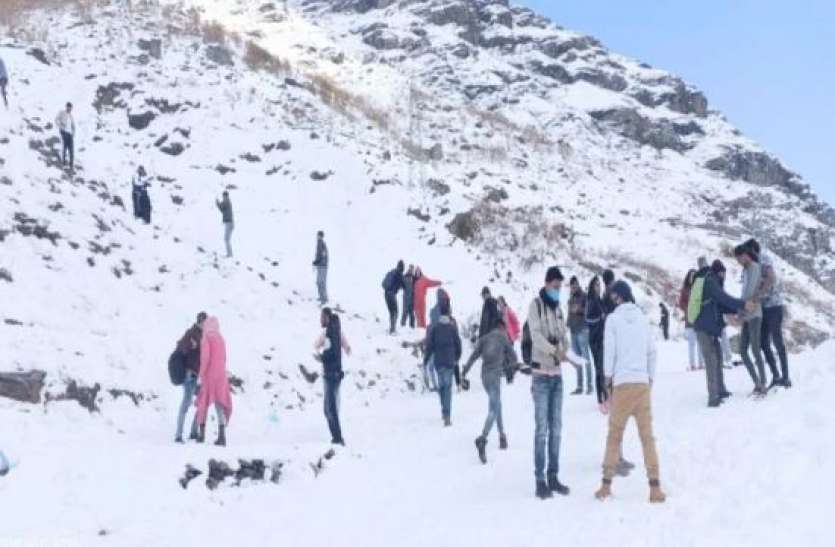 Weather Update Weather Update: पहाड़ों पर जारी बर्फबारी, उत्तर भारत में अगले पांच दिन और बढ़ेगी ठंड