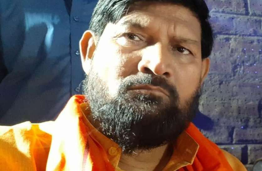 bjp mla dinanath bhaskar भाजपा विधायक ने अधिकारी पर लगाए आरोप, कहा मेरी सीट से लड़ना चाहते हैं चुनाव इसलिये...