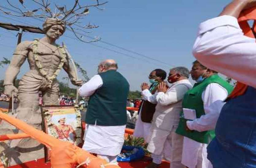 Amit Shah in West Bengal Mission Bengal: एक मूर्ति पर माल्यार्पण से TMC के निशाने पर आए शाह, जानें क्यों बढ़ रहा है विवाद