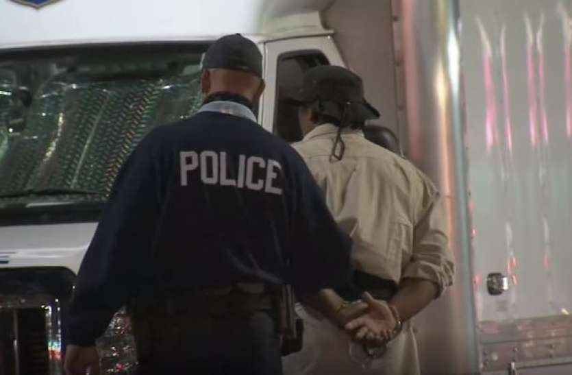 police arrested America: फिलाडेल्फिया में मतगणना केन्द्र के बाहर हथियारों के साथ दो लोग गिरफ्तार