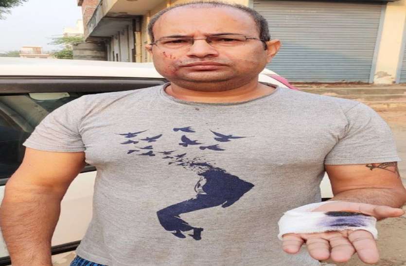 हथियार की नोक पर चिकित्सक परिवार को बंधक बनाकर घर में लूट हथियार की नोक पर चिकित्सक परिवार को बंधक बनाकर घर में लूट