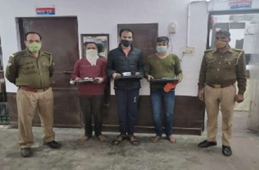noida-1.jpg बेरोजगारों से नौकरी के नाम पर ऑनलाइन ठगी करने वाले तीन ठग गिरफ्तार