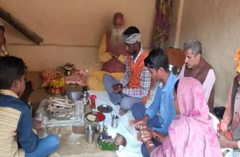 स्वास्थ्य संबंधी प्रलोभन देकर पढ़ाई नमाज, शुद्धिकरण कराकर हिंदू धर्म में परिवार ने की वापसी स्वास्थ्य संबंधी प्रलोभन देकर नमाज पढ़वाने का आरोप, शुद्धिकरण कराकर हिंदू धर्म में परिवार ने की वापसी