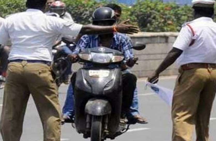 पुलिस चेकिंग (प्रतीकात्मक फोटो) इनके 'चालान' से हर तबका परेशान, करें तो क्या करें...