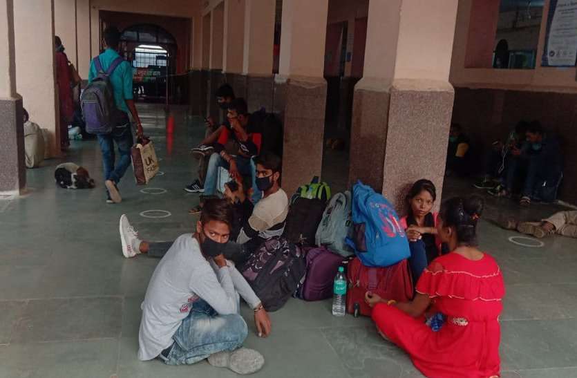 इस वजह से हजारों लोगों का अपनों से दूर रहकर मनेगा दीपोत्सव पर्व इस वजह से हजारों लोगों का अपनों से दूर रहकर मनेगा दीपोत्सव पर्व
