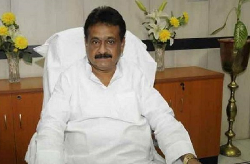 fs.png लालू परिवार से नाराज होकर तेजप्रताप के ससुर चंद्रिका ने JDU से लड़ा था चुनाव, जानें क्या रहा परिणाम
