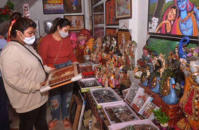 श्रीगंगानगर में दीपावली पर पहली बार चाइनीज पर स्वदेशी आइटम हावी श्रीगंगानगर में दीपावली पर पहली बार चाइनीज पर स्वदेशी आइटम हावी