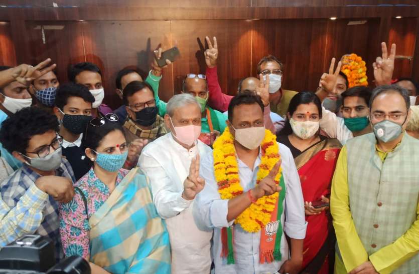 पुनीत कर्णावट बने ग्रेटर के उप महापौर, संगठन की पसंद को ही मिली तरजीह पुनीत कर्णावट बने ग्रेटर के उप महापौर, संगठन की पसंद को ही मिली तरजीह