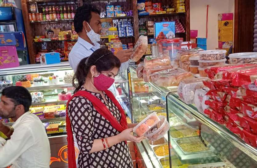 रिपोर्ट आने के पहले खप जाएगी मिठाइयां रिपोर्ट आने के पहले खप जाएगी मिठाइयां