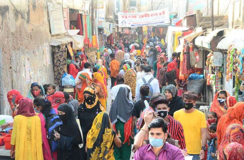 दीपावली पर बाजार गुलजार दीपावली पर बाजार गुलजार