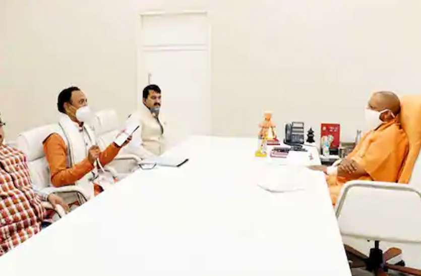 bjp1.jpg राम मंदिर के बाद अब अयोध्या में यह बनाने की उठी मांग, बीजेपी विधायक ने सीएम योगी को सौंपा मांग पत्र