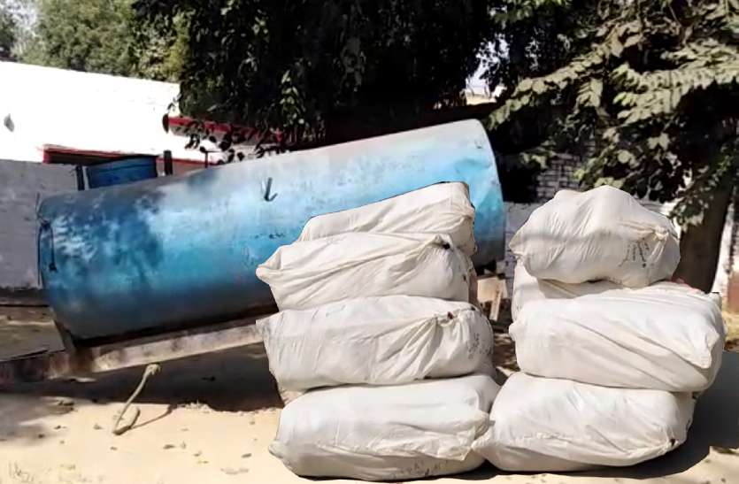 cannabis फतेहपुर में टैंकर से एक करोड़ का गांजा बरामद, दो तस्कर गिरफ्तार
