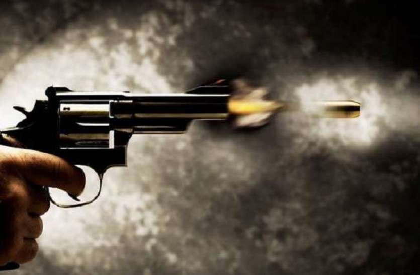 firing.jpg हैड कांस्टेबल को डकैत मुकेश ठाकुर गिरोह से मारी गोली