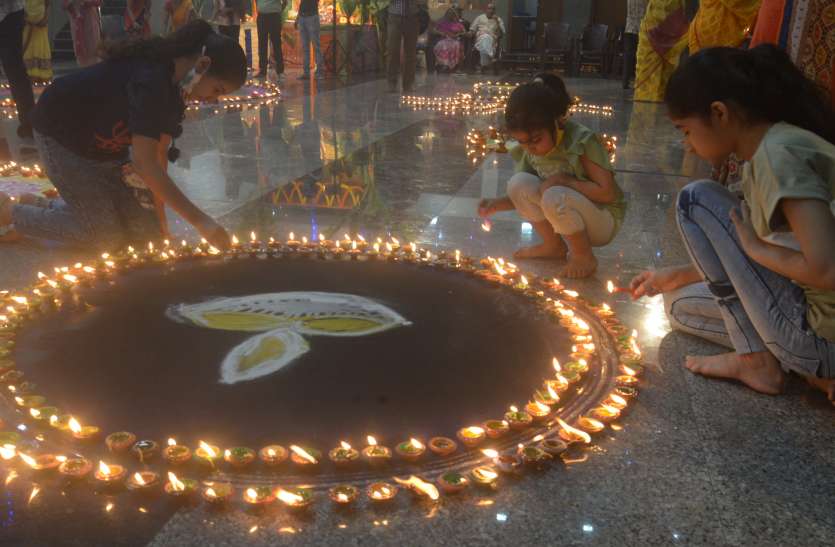 दीपोत्सव मनाया गया श्याम खाटू मंदिर में DIPAWALI: व्यापारिक प्रतिष्ठानों पर कुबेरजी को भक्तिभाव से मनाया