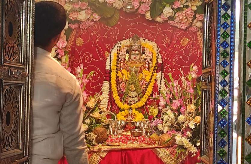 दीपावली पर 3.5 लाख रुपये की साड़ी का होगा विशेष श्रृंगार दीपावली पर 3.5 लाख रुपये की साड़ी का होगा विशेष श्रृंगार